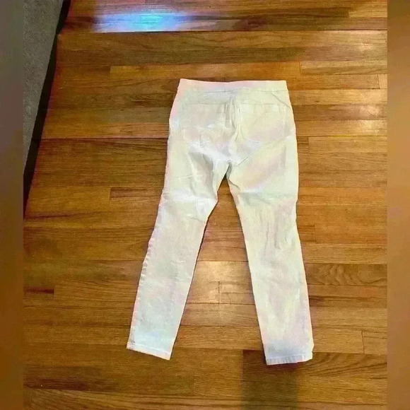 LIKE NEW Ann Taylor White Denim Side Zip Jeans - Picture 3 of 8